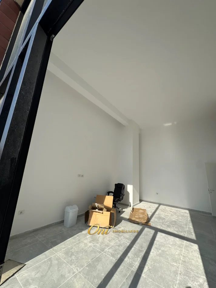 Tirane, jepet me qera dyqan Kati 0, 40 m² 500 € (DON BOSKO)