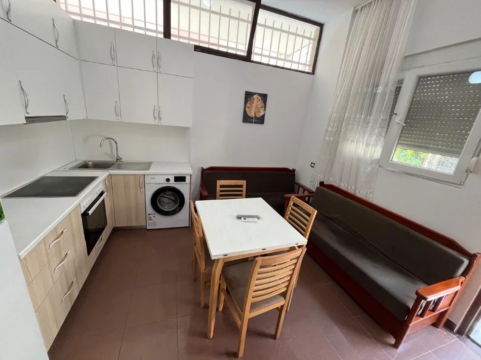 Tirane, jepet me qera apartament 1+1 Kati 1, 55 m² 450 € (5 Maji)
